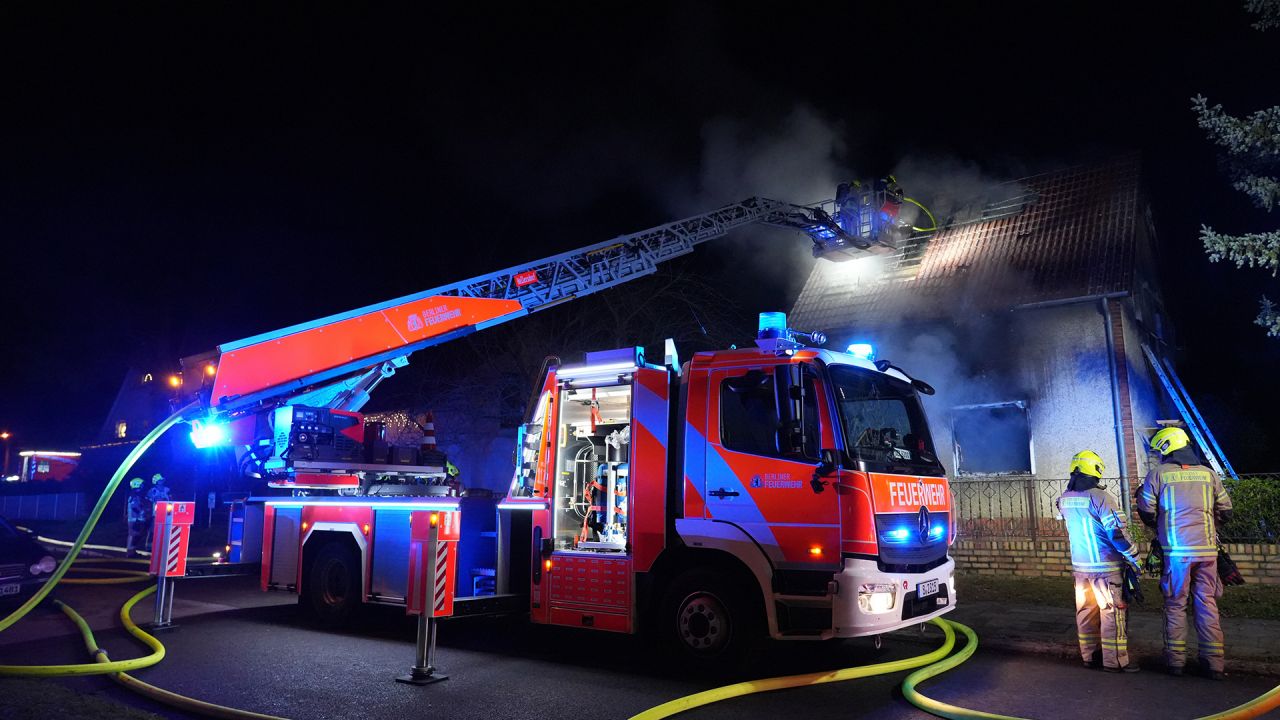 Kind stirbt bei Brand in Einfamilienhaus in Berlin-Mahlsdorf