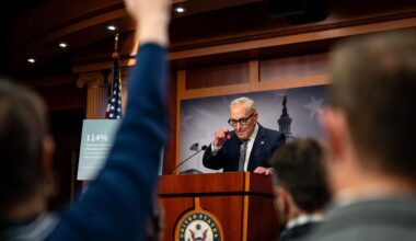 Der US-Überblick am Morgen: Bombendrohungen gegen Schumer, Liste missliebiger Journalisten