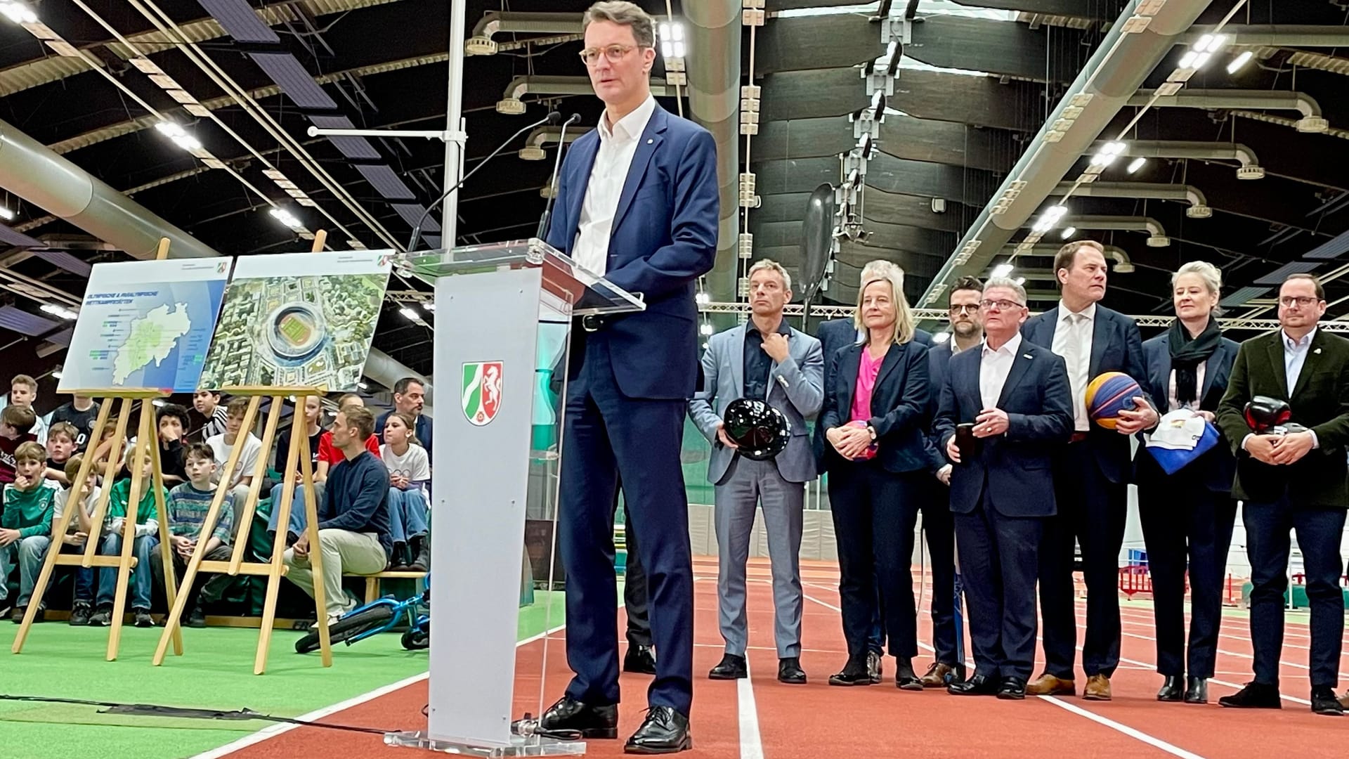 Hendrik Wüst am Dienstag in Düsseldorf: Der Ministerpräsident stellte Köln als Leading City für die Olympia-Bewerbung in NRW vor.