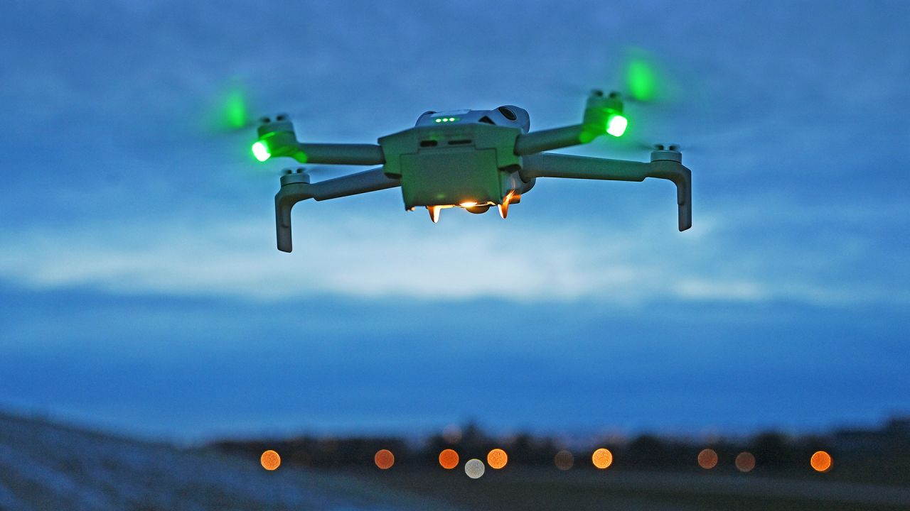 Dobrindt stellt Drohnenabwehr in Dienst