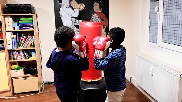 Kinder aus armen Familien haben es doppelt schwer: So wird ihnen in Nürnberg geholfen