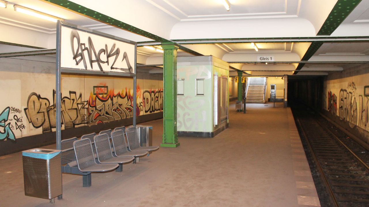 Warum ein ehemaliger U-Bahnhof trotz Denkmalschutz verkommt