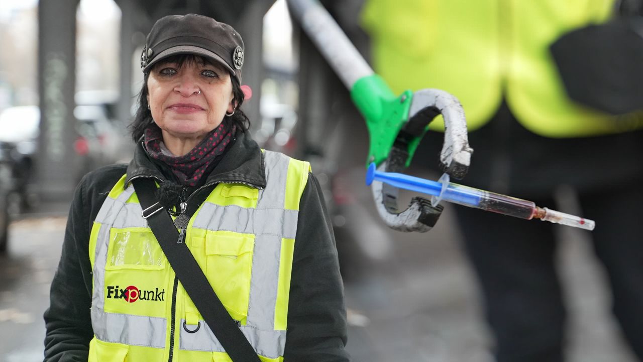 Unterwegs mit einer Spritzen-Sammlerin am Kotti