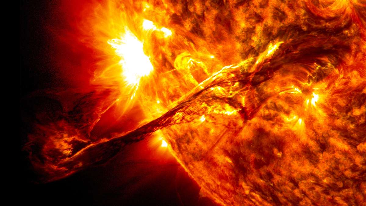 Riesige Sonnenflecken drehen zur Erde: Gefahr durch Sonnenstürme