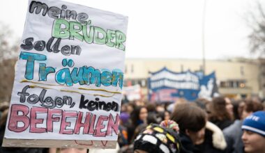 Mehrere Tausend Schüler protestieren gegen Wehrdienst-Pläne