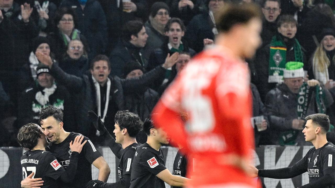 Gladbach siegt durch Eigentor, Mainz weiter Tabellenletzter der Fußball-Bundesliga