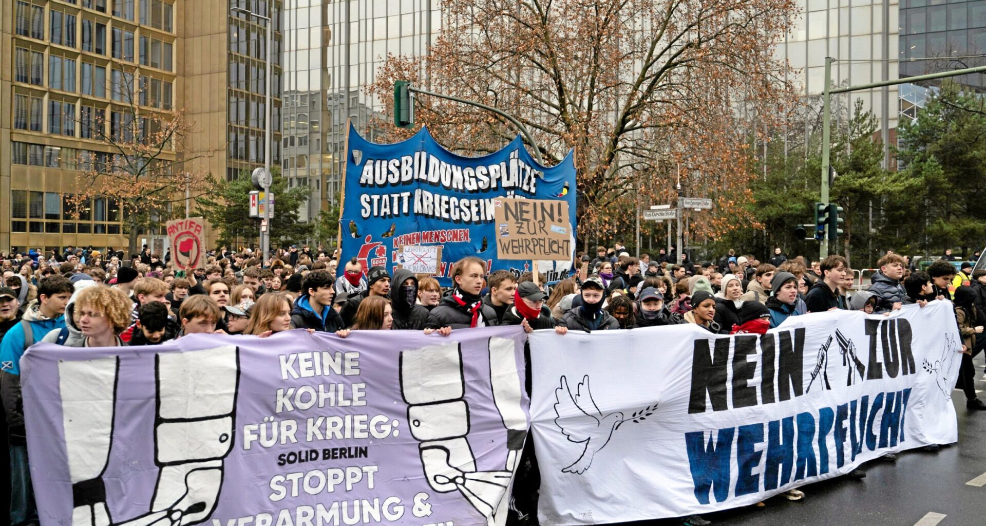 Wehrdienst – Streikende Schüler: »Ihr alten Knacker müsst ja nicht kämpfen«