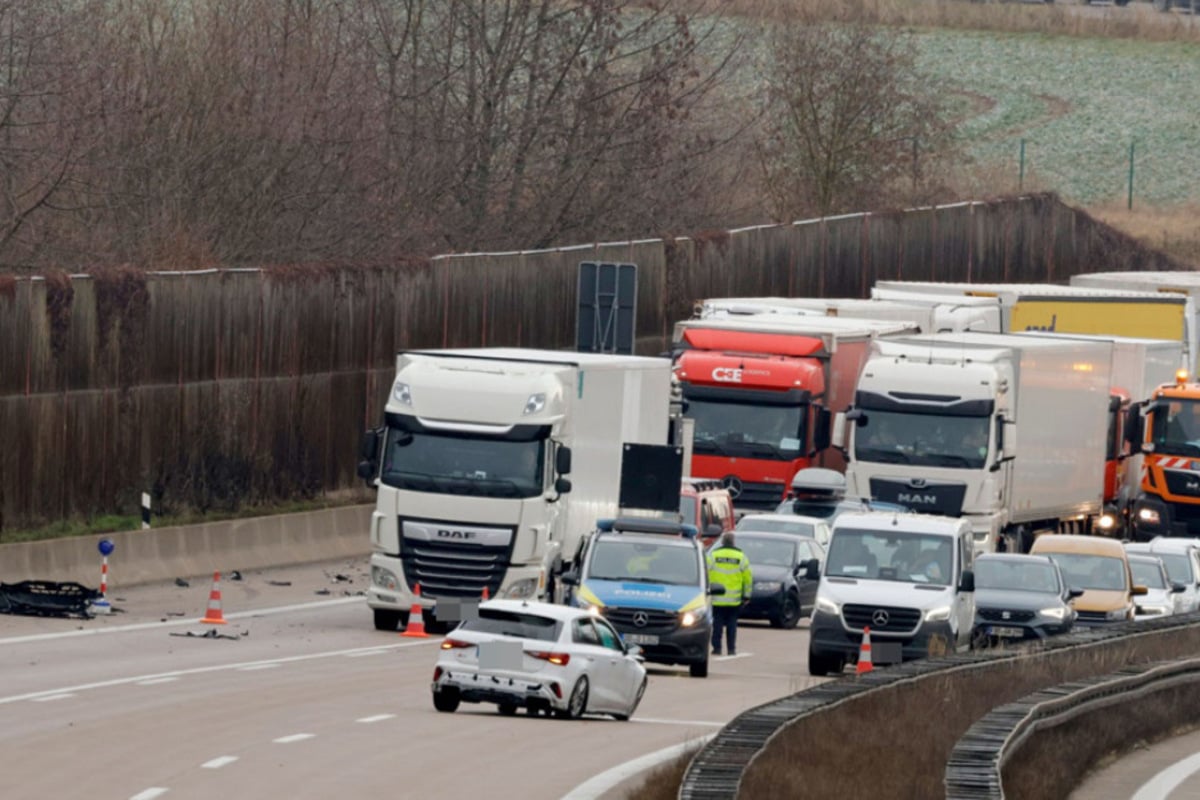 Glätteunfall sorgt für Vollsperrung auf A4 bei Chemnitz