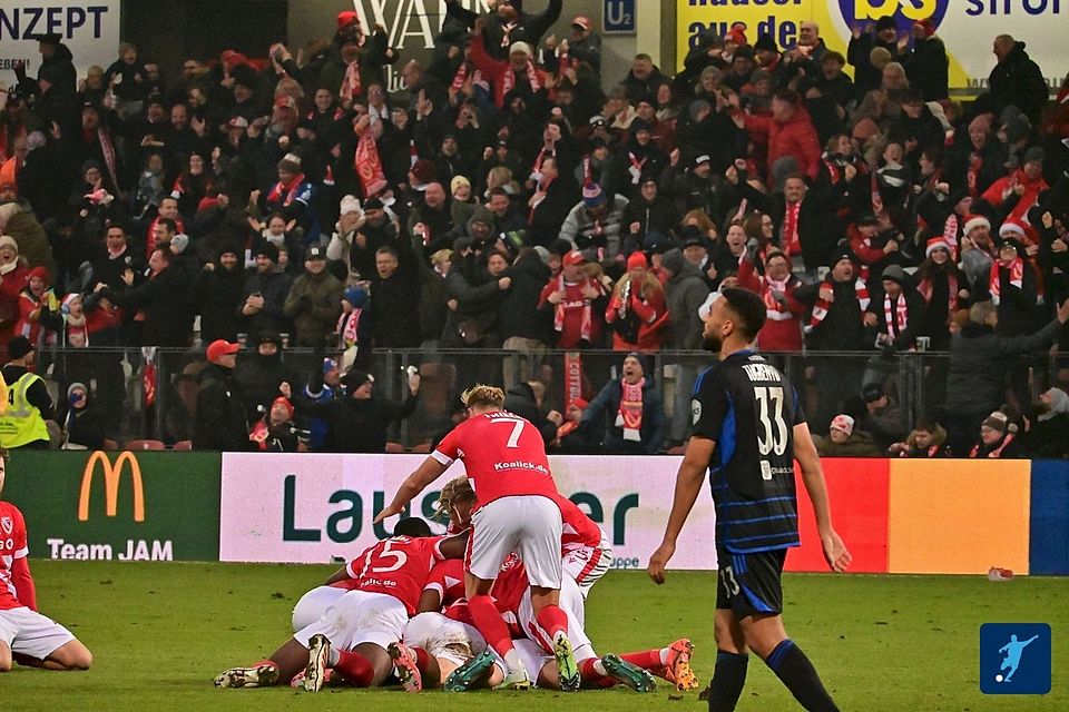 Ekstase im Stadion der Freundschaft. 