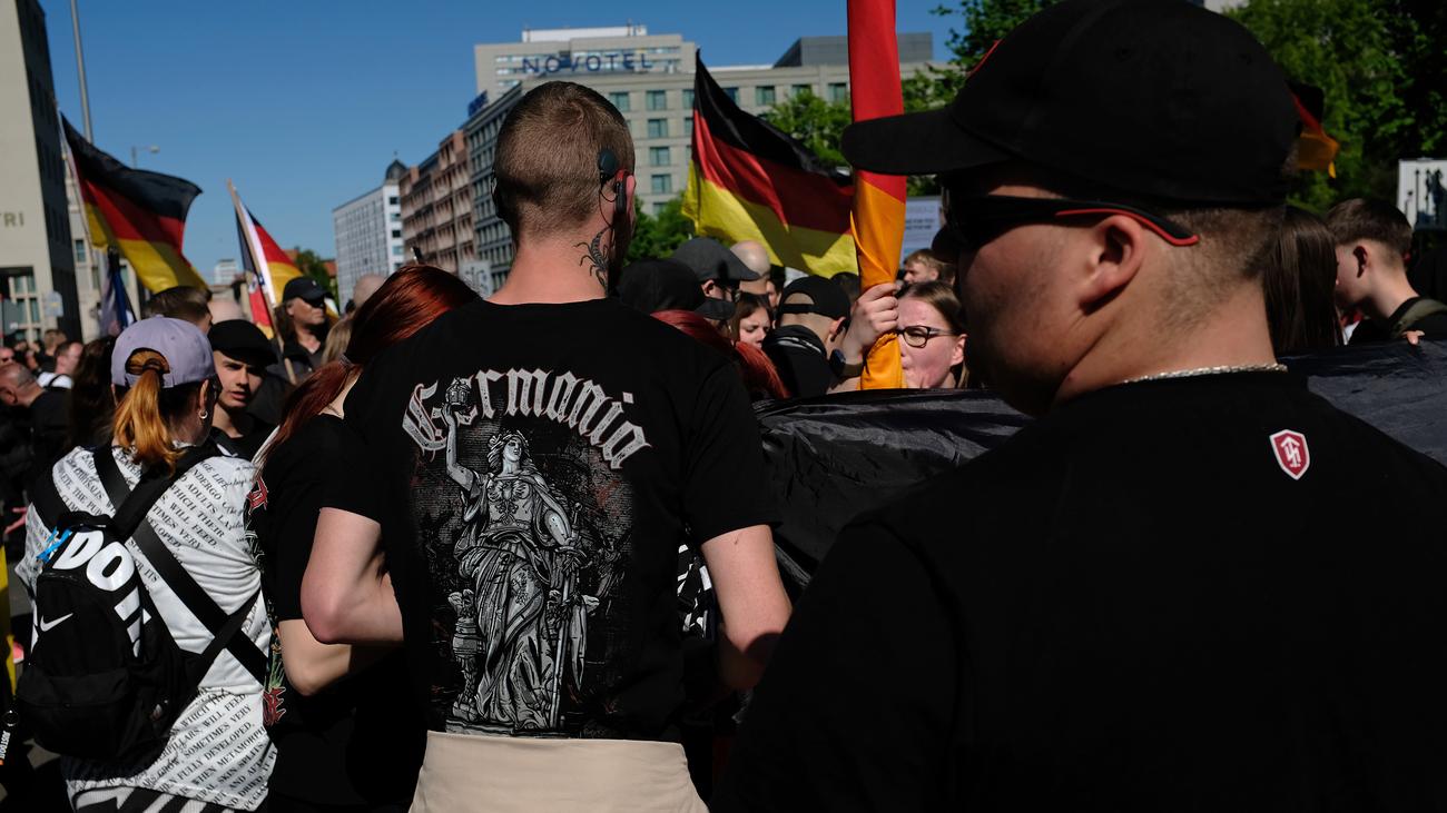 Konrad-Adenauer-Stiftung: Deutsche machen sich mehr Sorgen über Rechtsextremismus als Zuwanderer