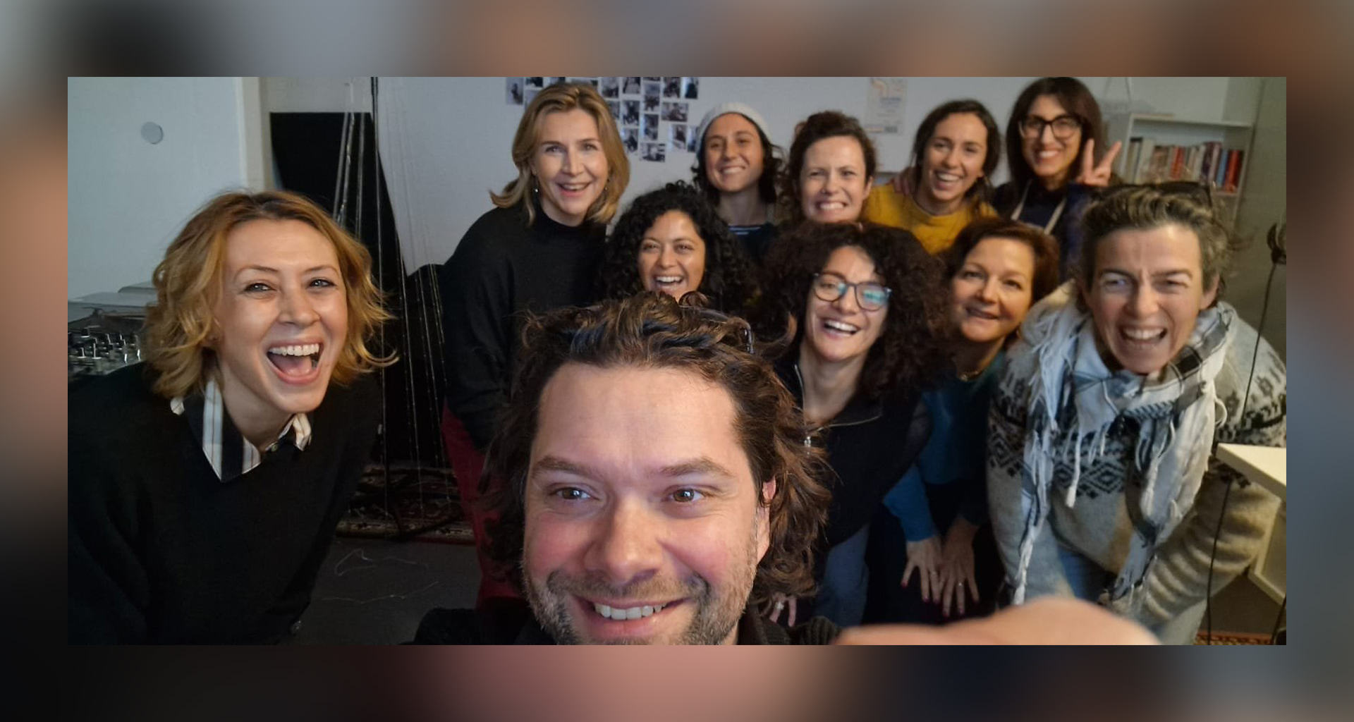 Theaterstück "Ogni due giorni - Alle zwei Tage" in Düsseldorf | Buonasera Düsseldorf