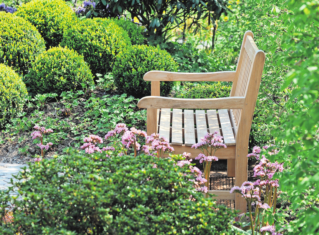 Die Spezialisten für Privatgärten und Außenanlagen von Gewerbe- und Geschäftshäusern: die Firma Oskar Petersen.