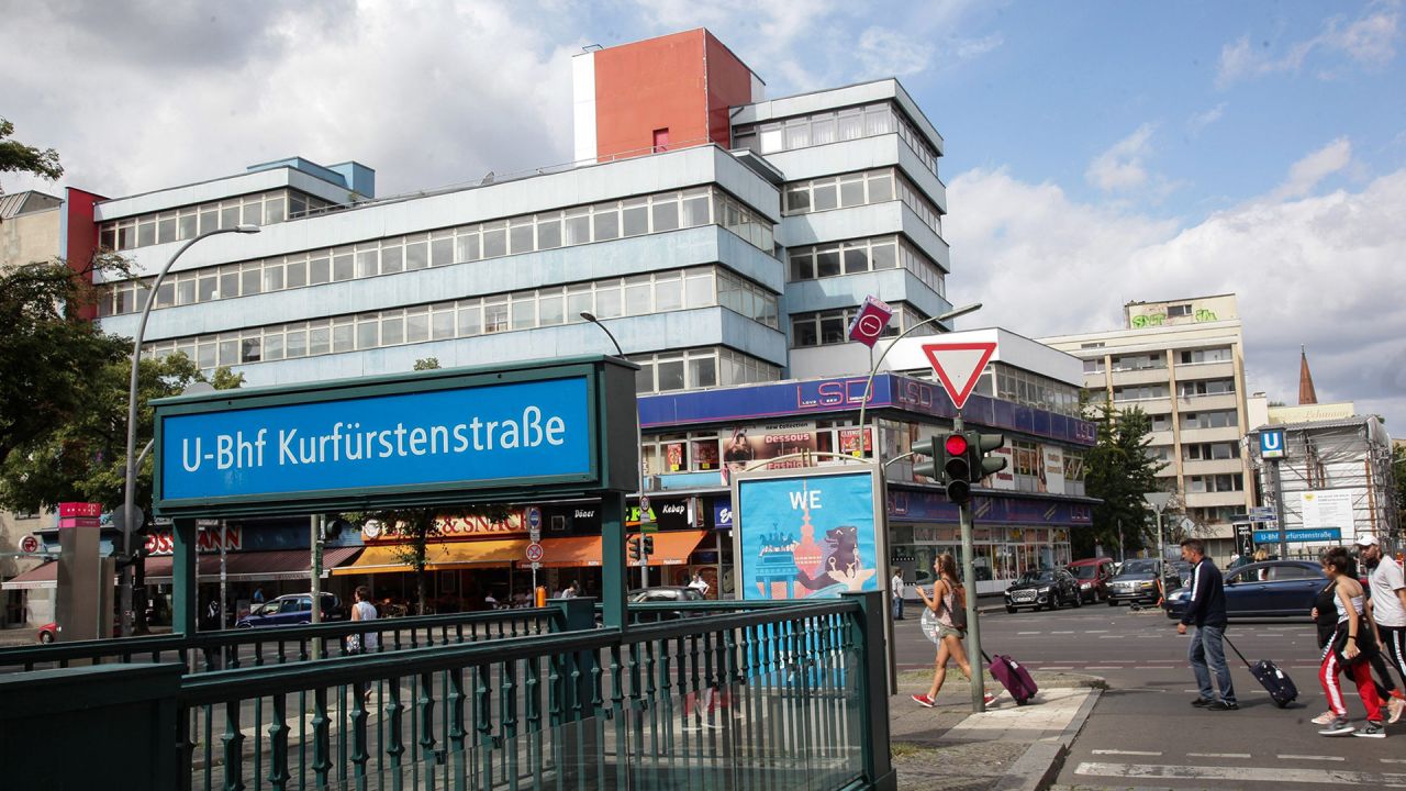 Notrufsäule mit Videofunktion soll Kurfürstenkiez sicherer machen