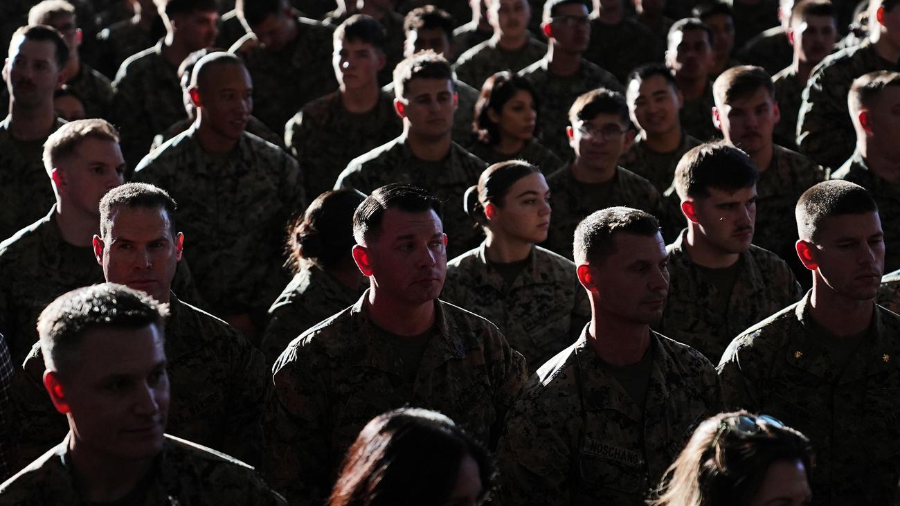 Der US-Überblick am Morgen: Abgeordnete beschließen Verteidigungsetat, Trump fordert CNN-Verkauf