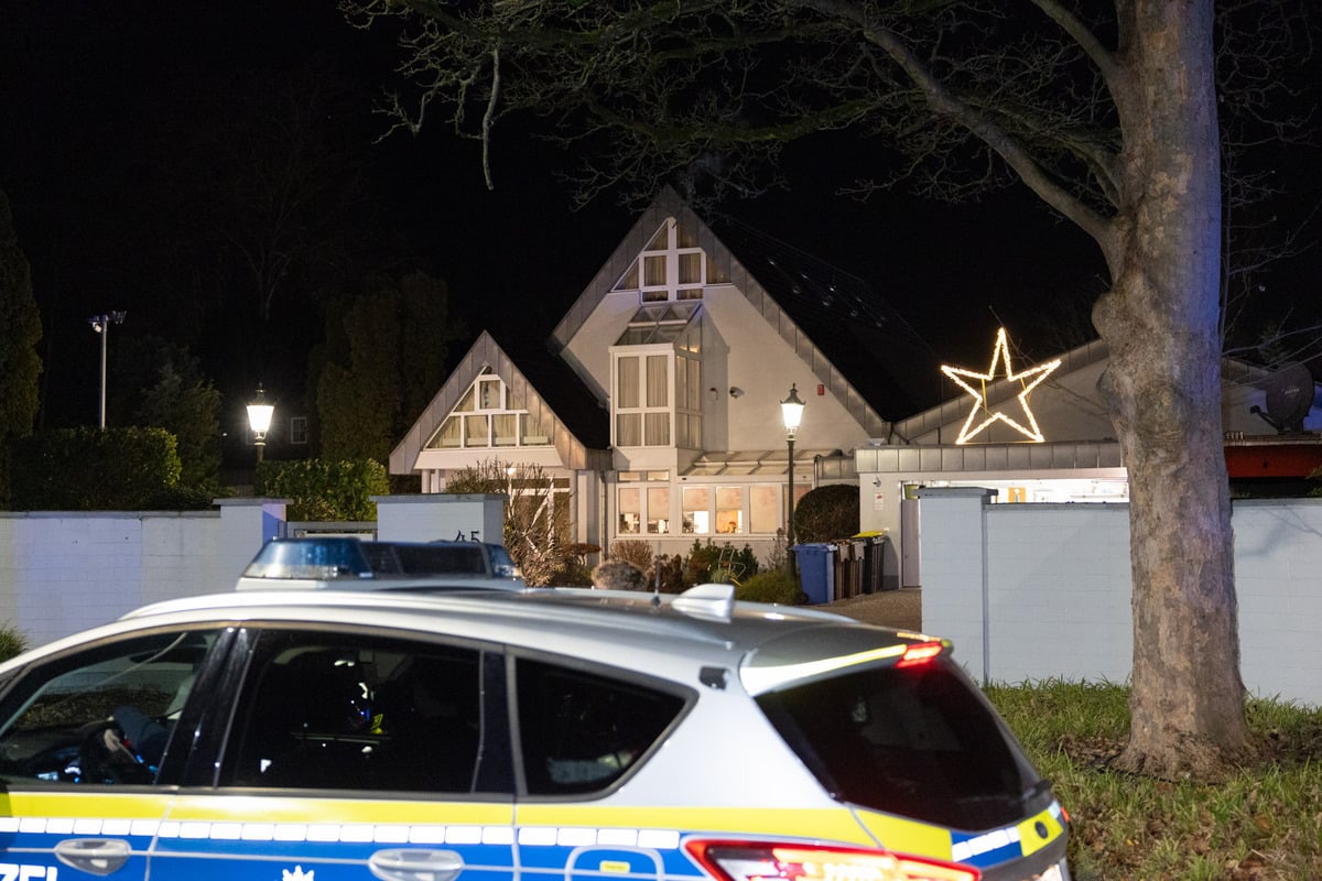 Mönchengladbach: Männer überfallen mehrere Bewohner