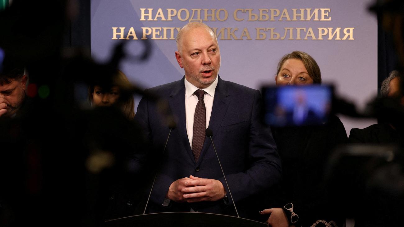 Bulgarien: Bulgariens Regierung tritt nach Protesten zurück