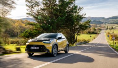 Das Fast-Dreiliter-Auto: Erste Fahrt im 20.000-Euro-Hybrid Toyota Aygo X