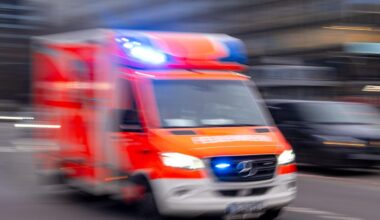 Unfall in Wiesbaden: Mann von eigenem Lkw überrollt - 61-Jähriger verstorben