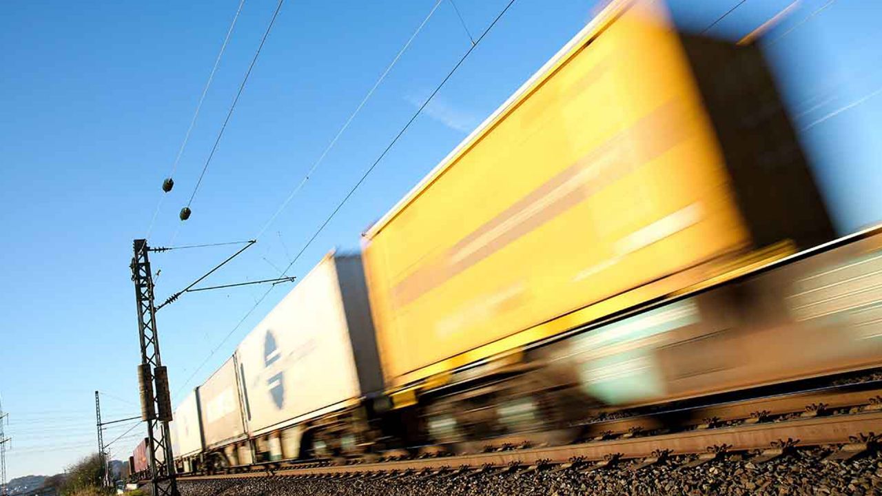 Fünf Männer wegen Millionen-Diebstahl von Tabak aus Güterzügen verurteilt