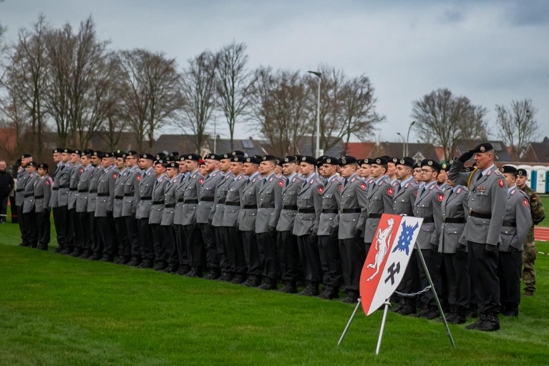 76 Rekruten der 5. Kompanie des Panzerbataillons 203 aus Ahlen sowie 14 Rekruten des Nachschubbataillons 7 aus Unna haben ihr Gelöbnis in Drensteinfurt abgelegt.