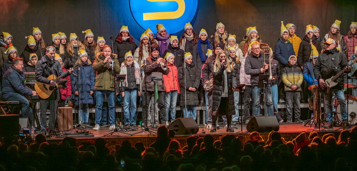 "Hallo Fulda! Schön, dass ihr da seid", schallte es um Punkt 18 Uhr über den Domplatz.