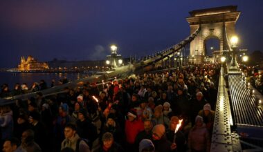 Nach Bericht über Missbrauchsfälle: Zehntausende protestieren gegen Orban