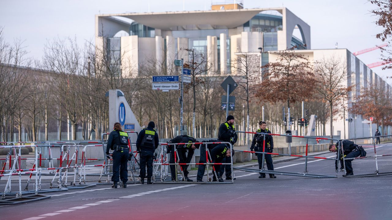 Selenskyj und US-Delegation in Berlin angekommen
