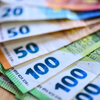 Der Schuldenberg des Vulkaneifelkreises wird immer größer. (Foto: dpa Bildfunk, picture alliance/dpa | Hendrik Schmidt) Der Schuldenberg des Vulkaneifelkreises wird immer größer.