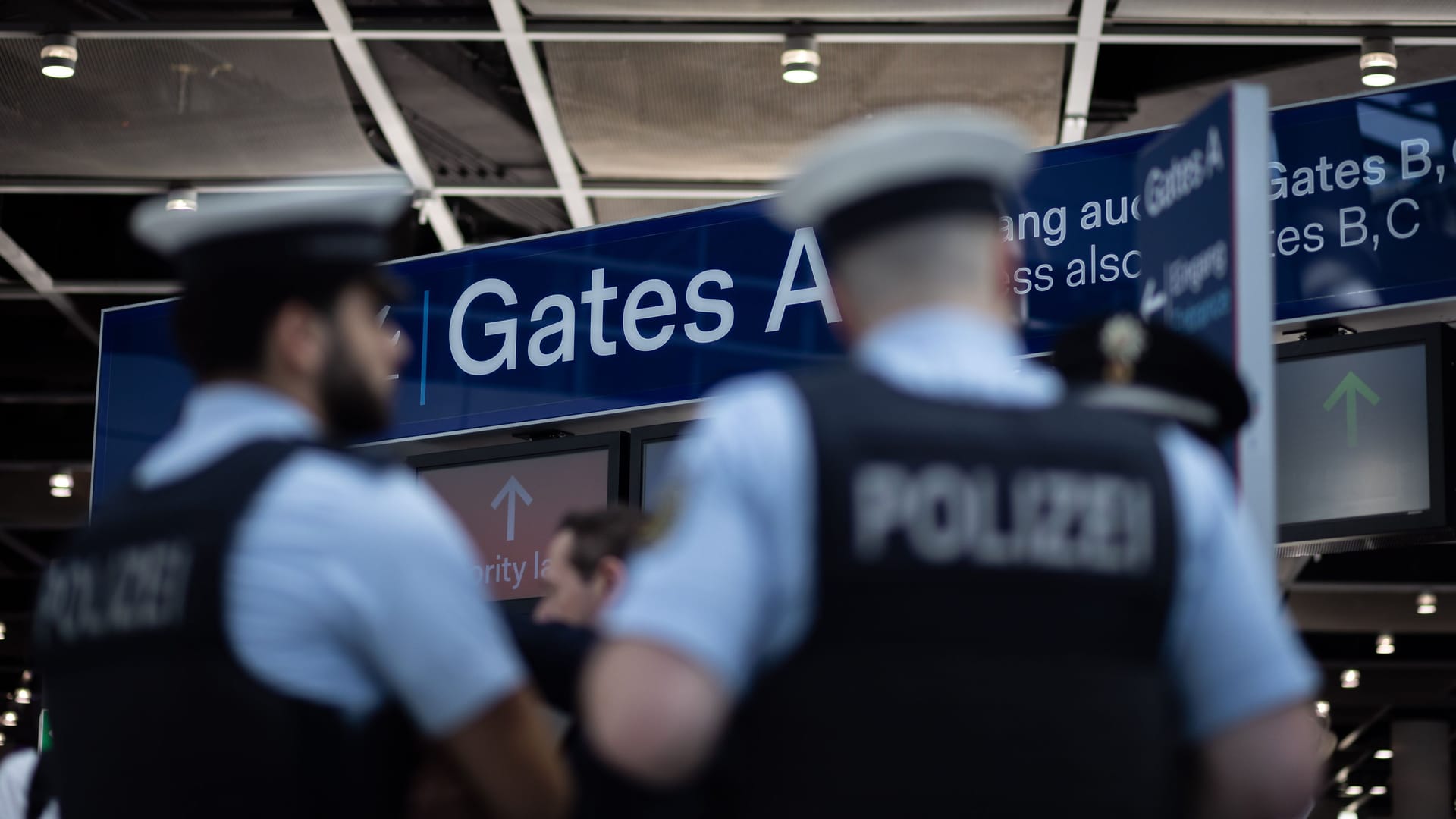 Düsseldorf - Flughafen am Pfingstwochenende
