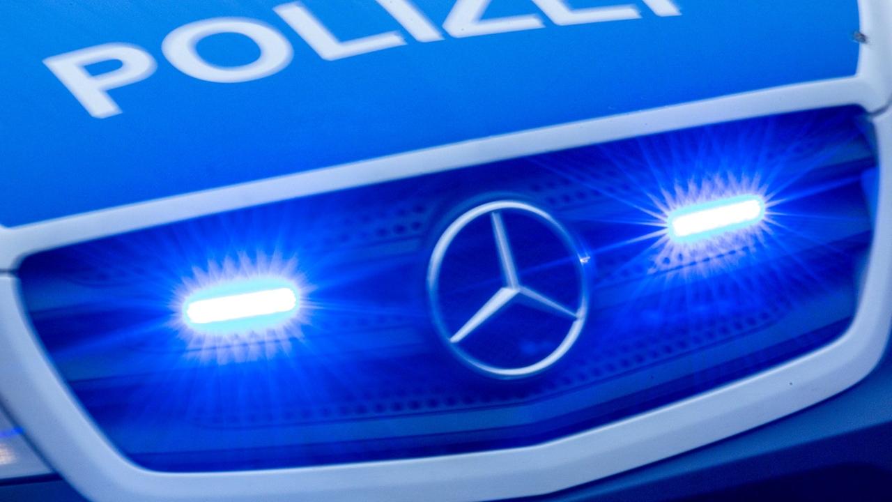 Baden-Württemberg: IS-Verdacht: Polizei durchsucht Wohnung eines 22-Jährigen in Karlsruhe