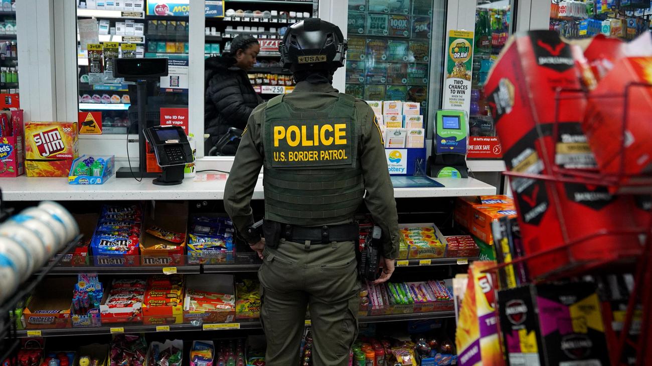 US-Migrationspolitik: Trump weitet Einreiseverbot in die USA auf sieben weitere Staaten aus