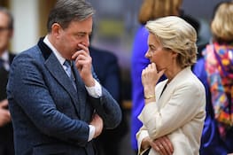 News Bilder des Tages 250307 -- BRUSSELS, March 7, 2025 -- European Commission President Ursula von der Leyen R talks with Belgium s Prime Minister Bart De Wever before the European Union EU special summit in Brussels, Belgium, March 6, 2025. The one-day special summit was held here on Thursday.  BELGIUM-BRUSSELS-EU-SPECIAL SUMMIT PengxZiyang PUBLICATIONxNOTxINxCHN