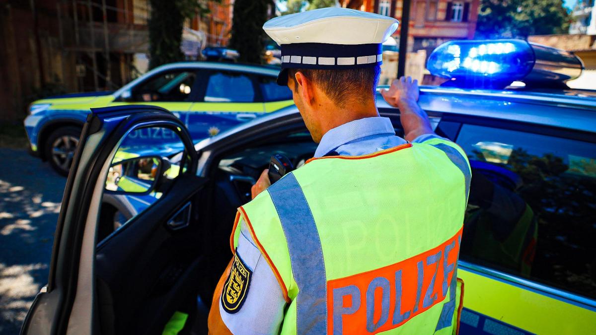 Pedelec-Fahrer schwer verletzt bei Kollision mit Auto