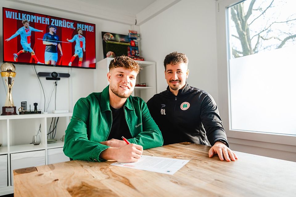 Timur Kesim (l.) mit Sportchef Dennis Lichtenwimmer-Conversano.