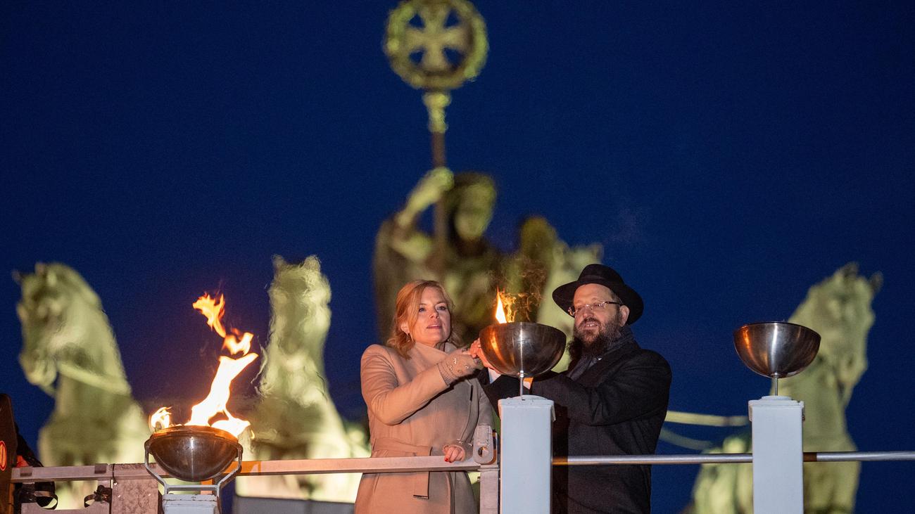Chanukkafeier in Berlin: Klöckner mahnt auf Chanukkafeier zu Verteidigung jüdischen Lebens