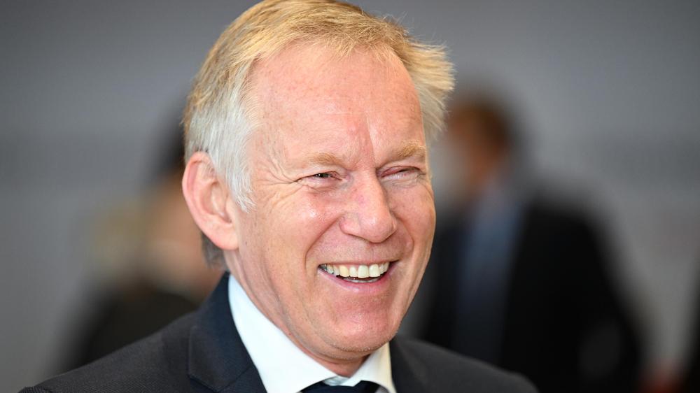 Johannes B. Kerner: Johannes B. Kerner wärend der Verleihung des Bundesverdienstordens im Jahr 2022