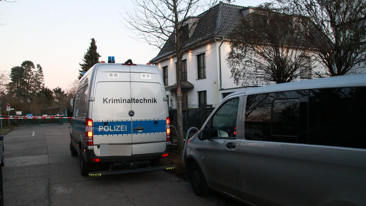 Berlin: Unbekannte beschießen in Lichterfelde Einfamilienhaus mit Handfeuerwaffen - Täter auf der Flucht