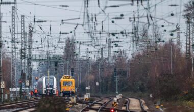 Schaden an der Oberleitung: Regionalexpress bei Düsseldorf evakuiert