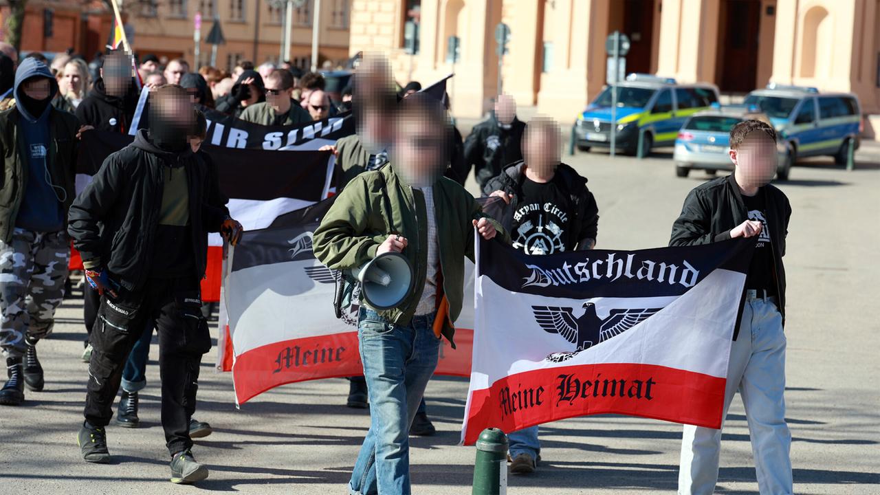 "Letzte Verteidigungswelle" - Anklage gegen mutmaßliche Rechtsterroristen