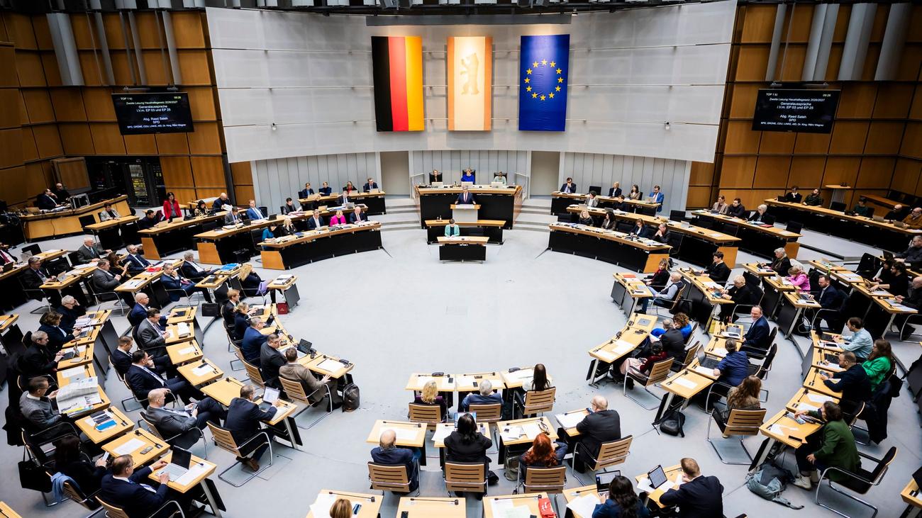 Parlament: Berliner Abgeordnetenhaus beschließt Milliarden-Etat