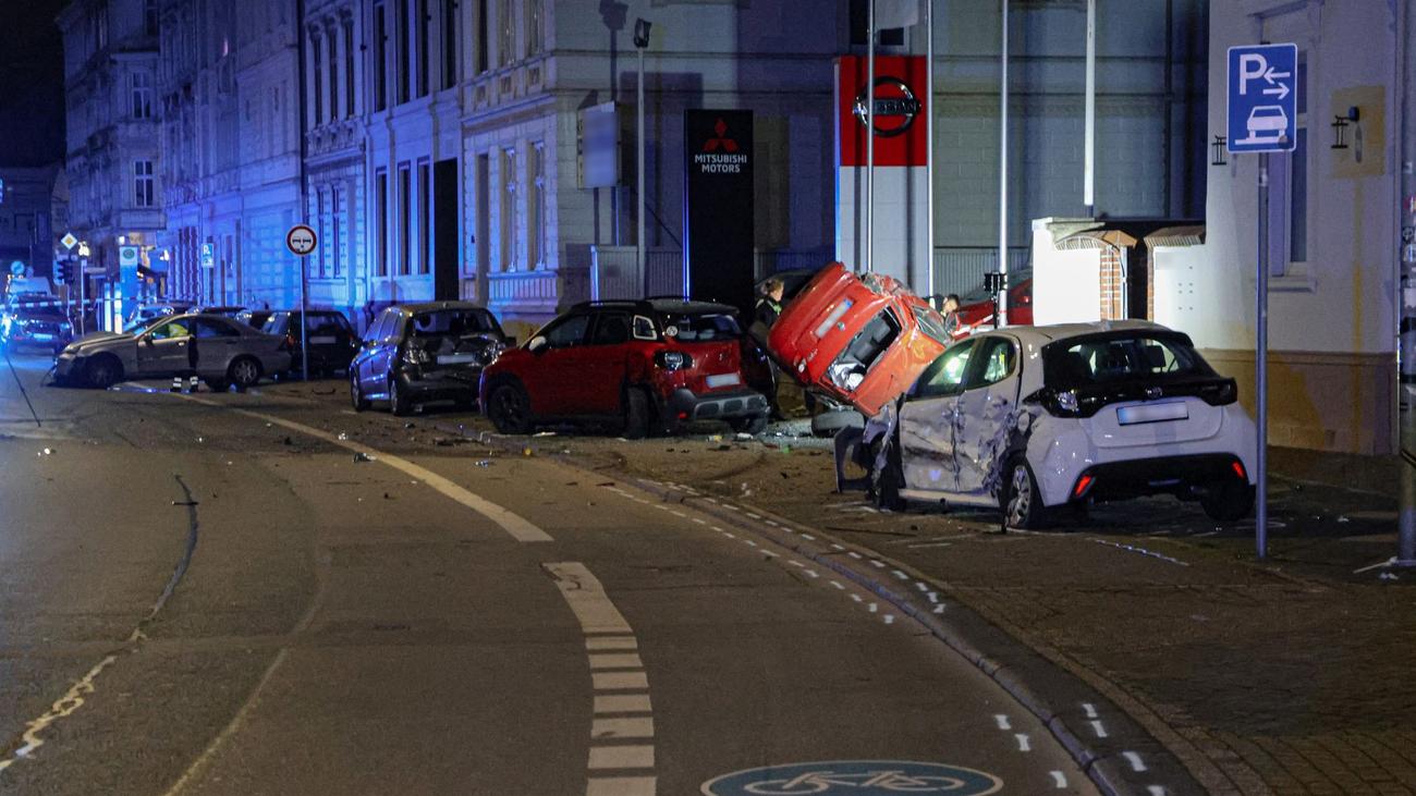 Karambolage in Wuppertal: Schwerer Unfall nach Flucht vor Polizeikontrolle