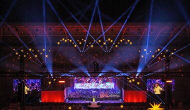 Adventsmusik im Fußballstadion: 19.000 Fans bei Adventskonzert im Dresdner Harbig-Stadion