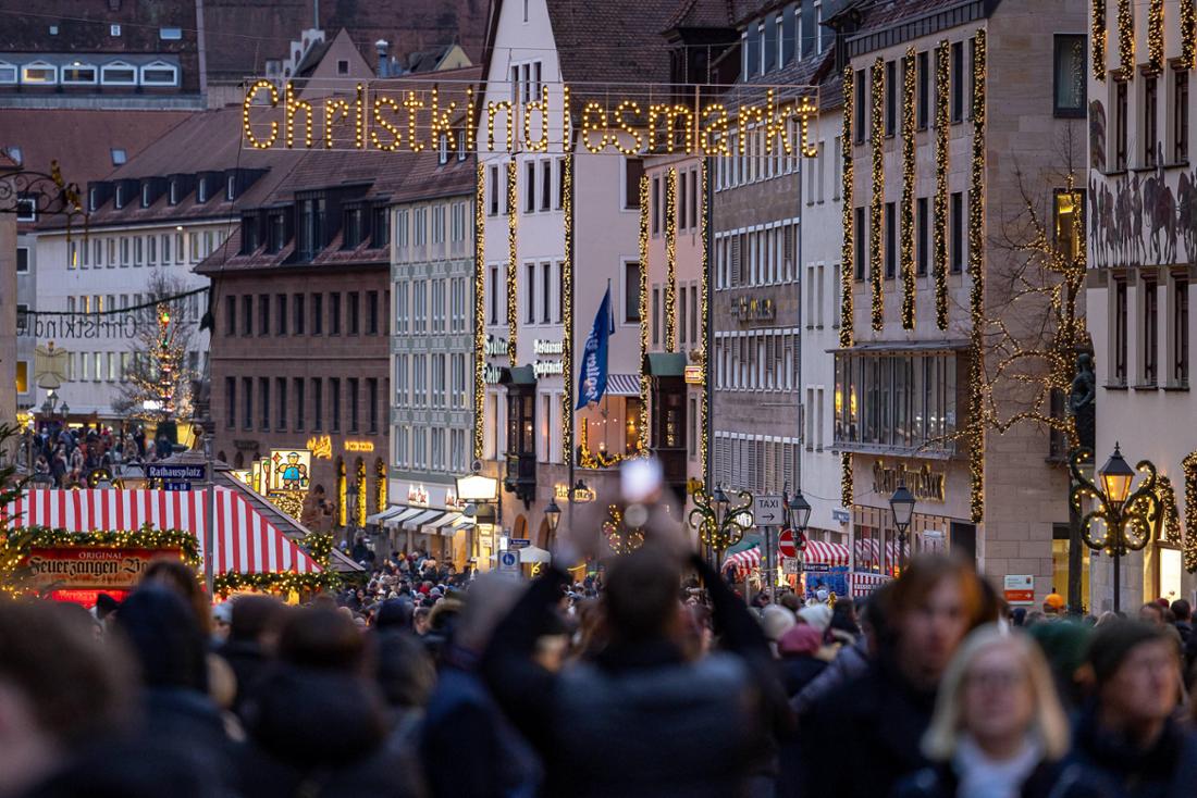 Auf Instagram zeigt sich ein echtes Schlager-Traumpaar auf einem bayerischen Weihnachtsmarkt. (Symbolbild)