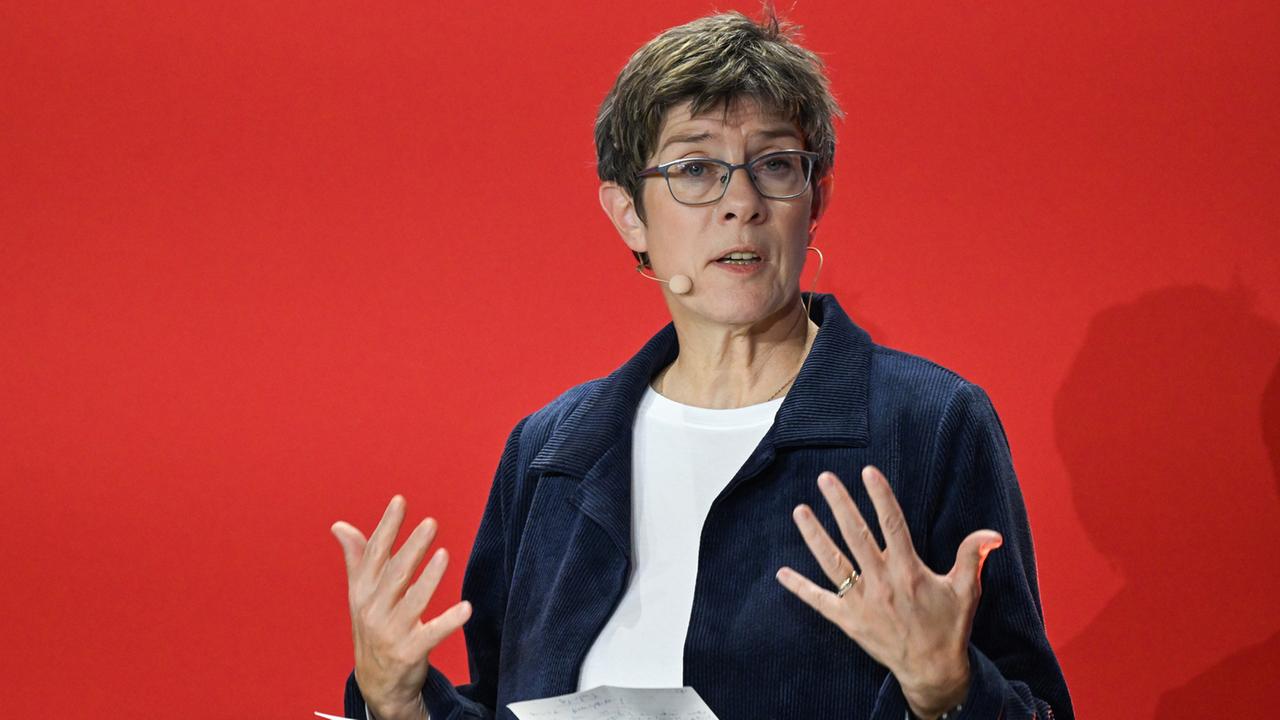 Kramp-Karrenbauer zur Chefin der Konrad-Adenauer-Stiftung gewählt