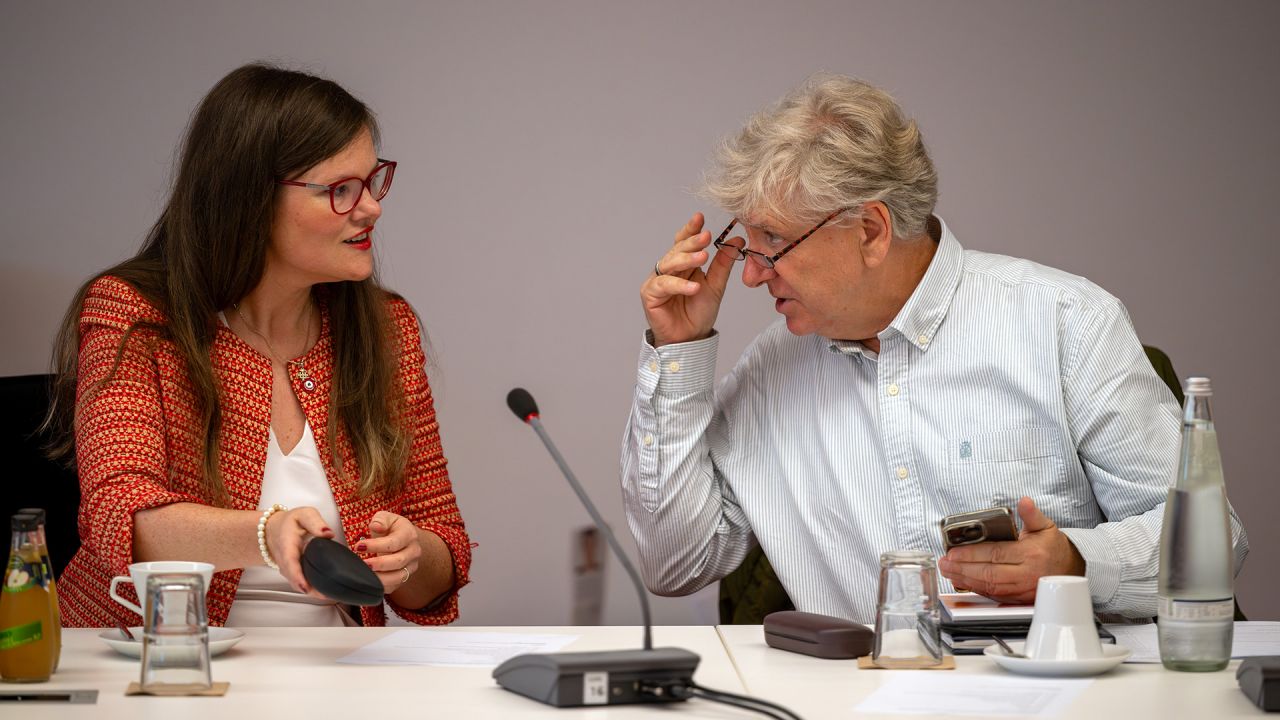 Mehrheit fordert Mandatsverzicht von ausgetretenen Abgeordneten