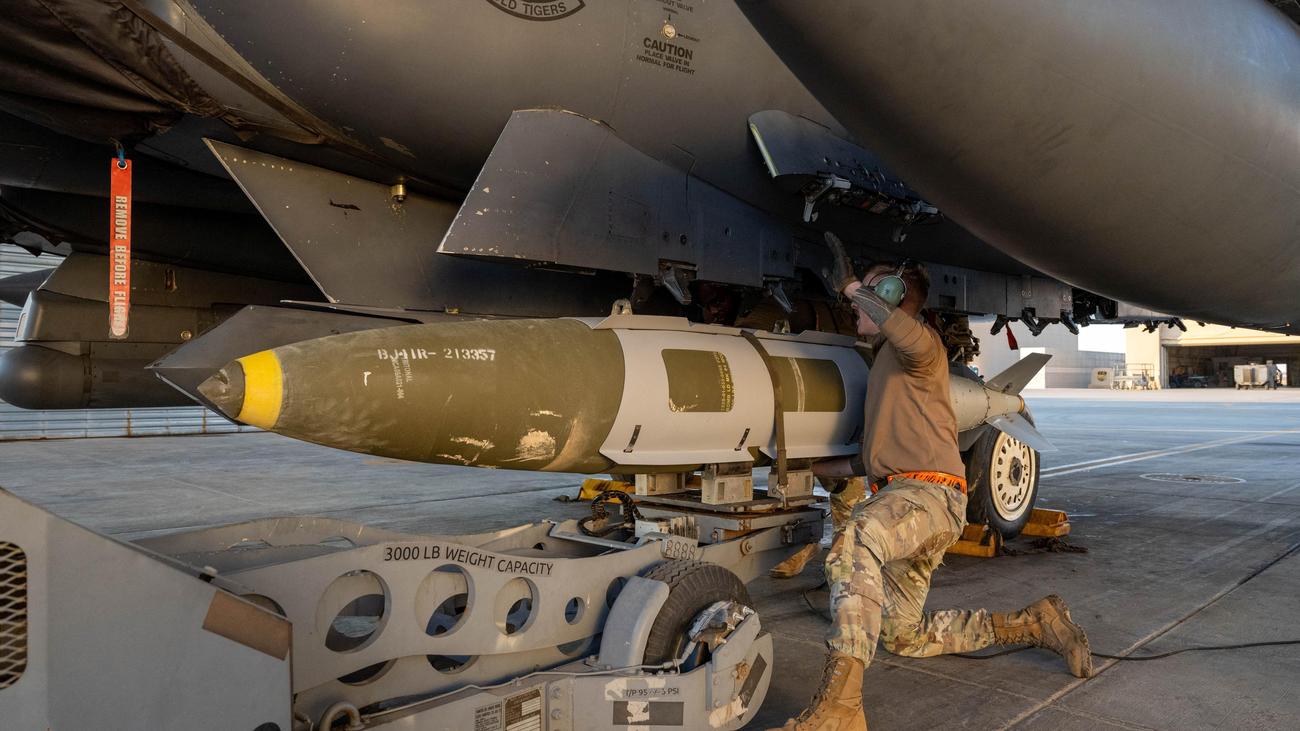 US-Überblick am Morgen: USA greifen Ziele in Syrien an, Elon Musk bekommt Milliardenvergütung