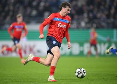 Hamburger SV v Holstein Kiel - DFB Cup: Round of 16