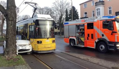 Berlin: Ein Mensch bei Zusammenstoß von Tram und Auto leicht verletzt