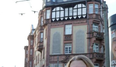 Christa Fajen malt Frankfurter Häuser als einzigartige Portraits