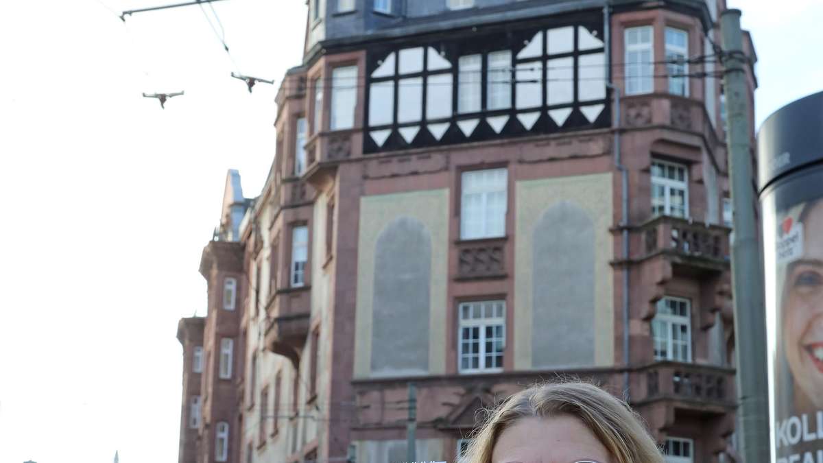 Christa Fajen malt Frankfurter Häuser als einzigartige Portraits